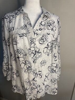 White Floral Print V-Neck Button Blouse